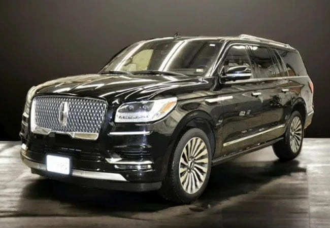 Luxury SUV for Logan Airport transportation Luxury SUV for Logan Airport transportation